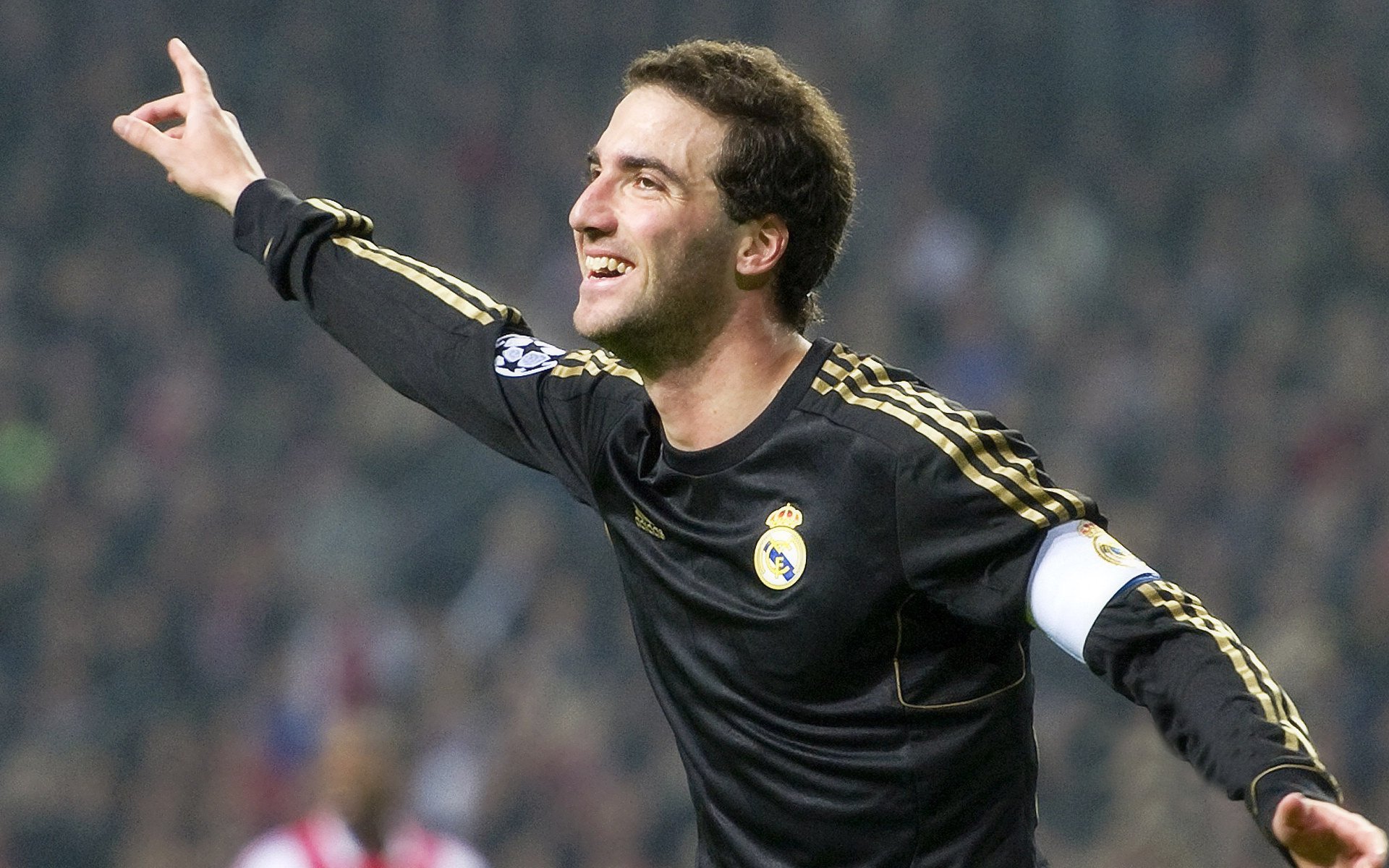 博卡缺乏边路速度型选手牵制拜仁后卫，博卡足球俱乐部新球衣