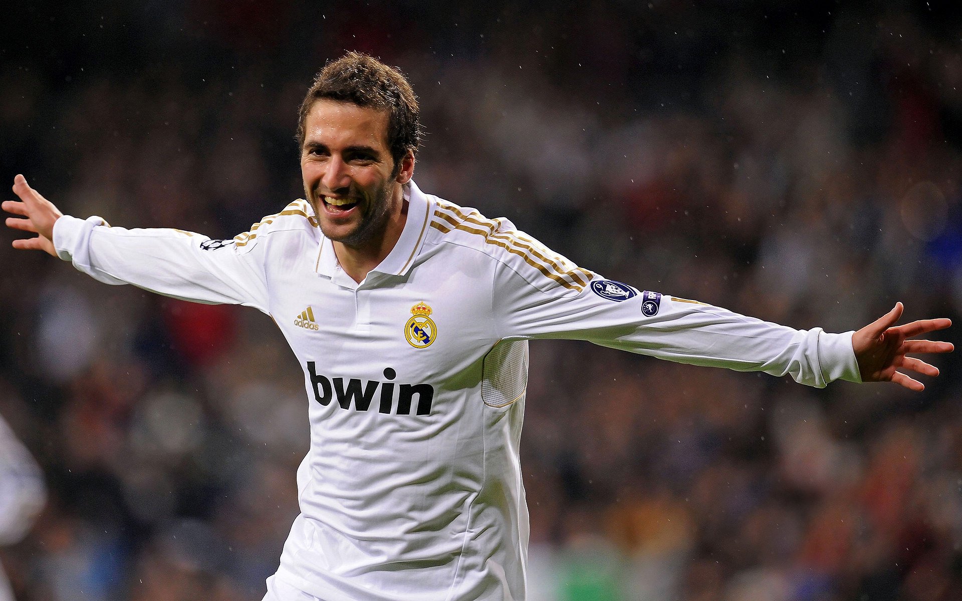 mk足球官网-世界杯璀璨夺目：球员们的极限挑战，世界杯足球挑战