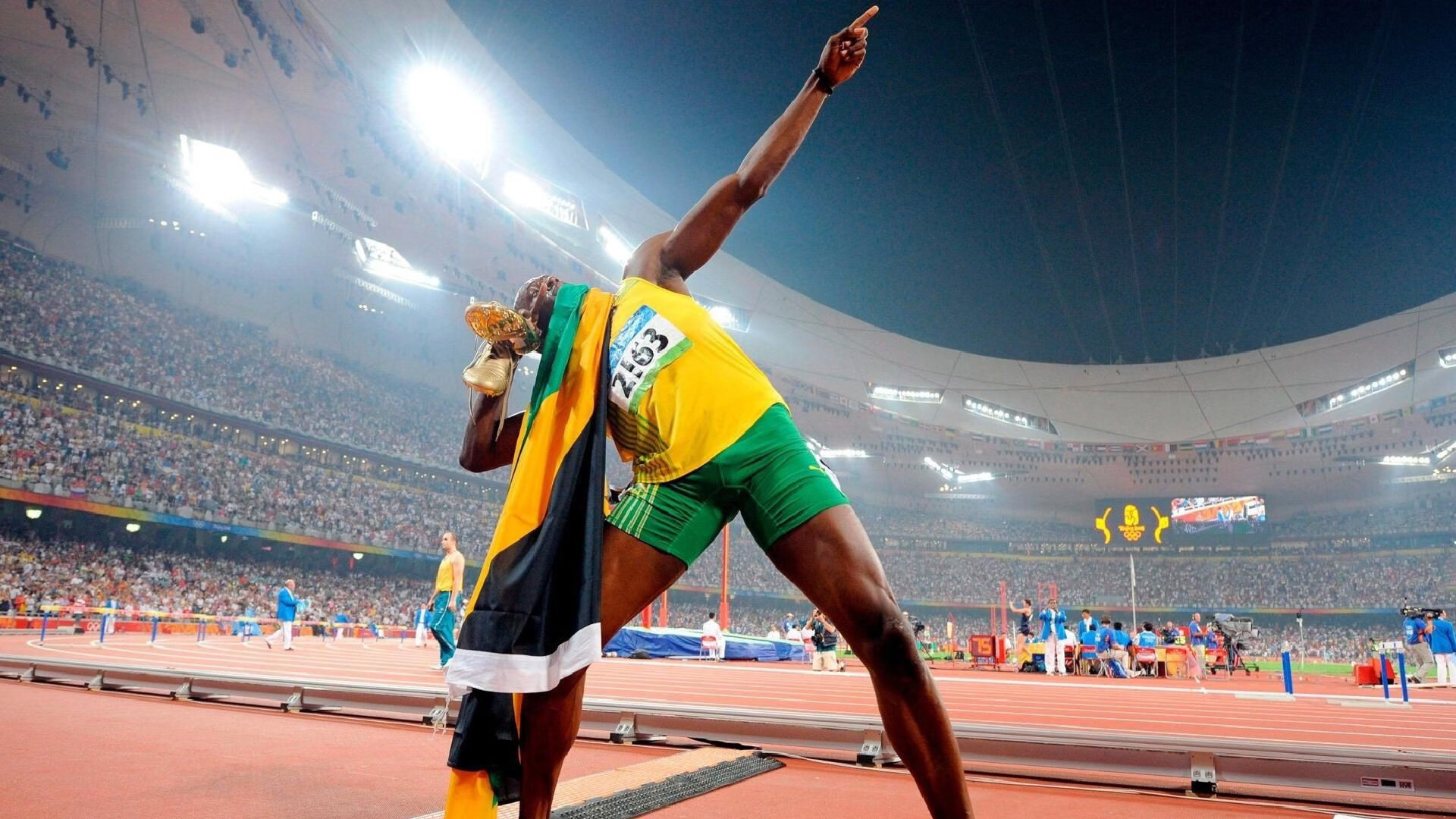 全黑队依靠全员参与防守,极大提升防线稳固性,全黑队服